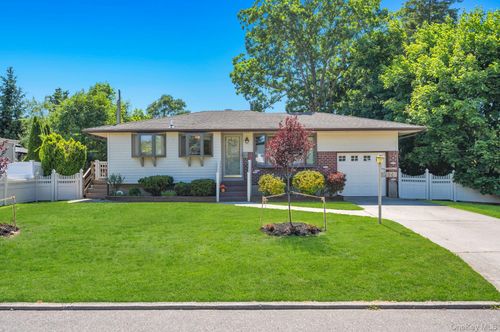 256 W 4th Street, Babylon, NY, 11729 | Card Image