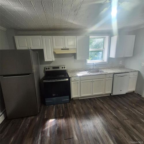 2-100 Hunter St, Kingston, NY, 12401-6673 | Card Image