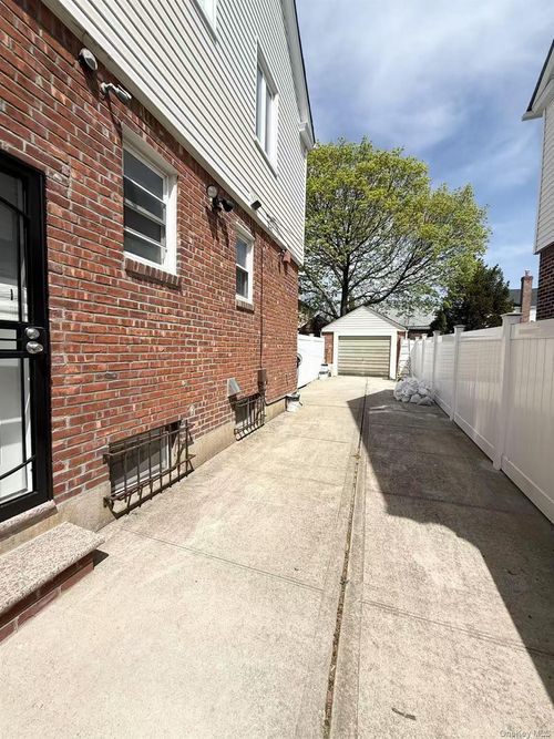 6423 181st St, Fresh Meadows, NY, 11365-2141 | Card Image