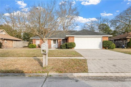 806 Freedom Ln, Slidell, LA, 70458-2119 | Card Image