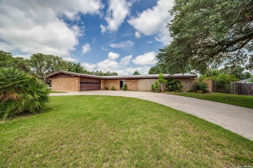 206 Jay Dr, Devine, TX, 78016-1928 | Card Image