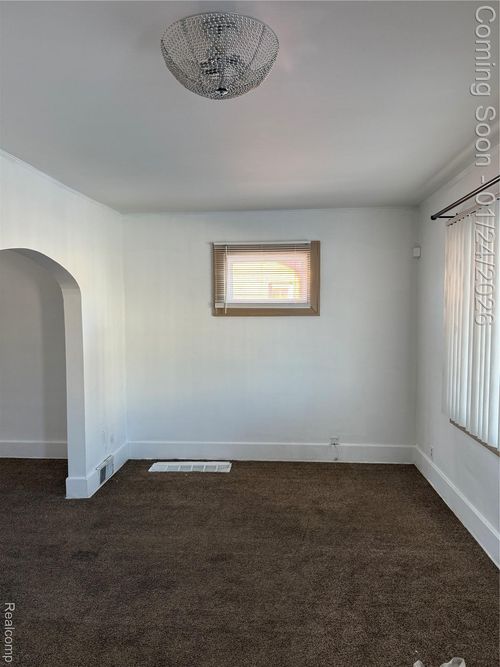 5657 Argyle St, Dearborn, MI, 48126-8003 | Card Image