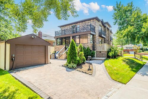 57 260th St, Little Neck, NY, 11362 | Card Image