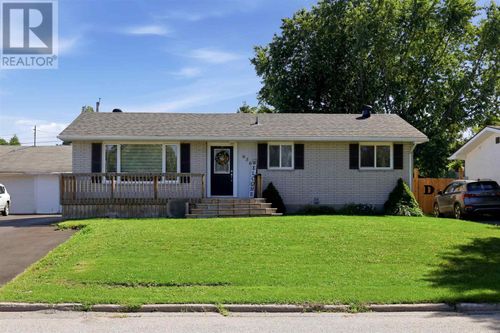 936 North St, Sault Ste. Marie, ON, P6B2C6 | Card Image