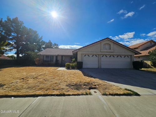 2002 Willowbrook Ave, Palmdale, CA, 93551-4166 | Card Image