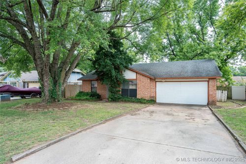 8814 E 134th St S, Bixby, OK, 74008-3427 | Card Image