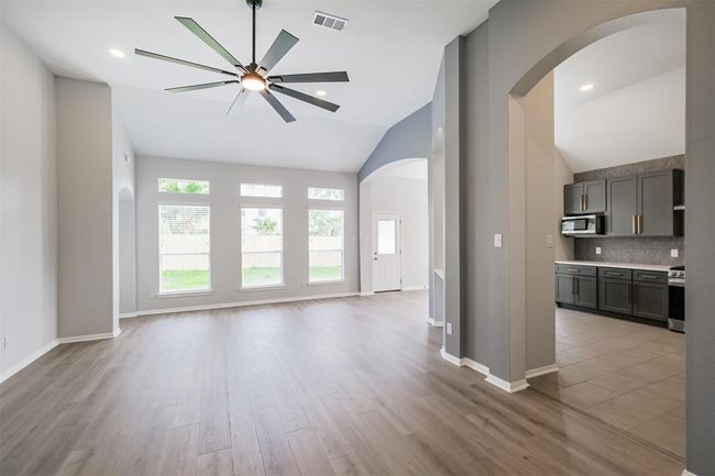 14810 Cascade Bend Ln, House other with 4 bedrooms, 2 bathrooms and 2 parking in Cypress TX | Image 9