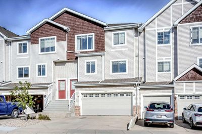 184 Hidden Creek Gdns Nw, Home with 2 bedrooms, 2 bathrooms and 4 parking in Calgary AB | Image 2