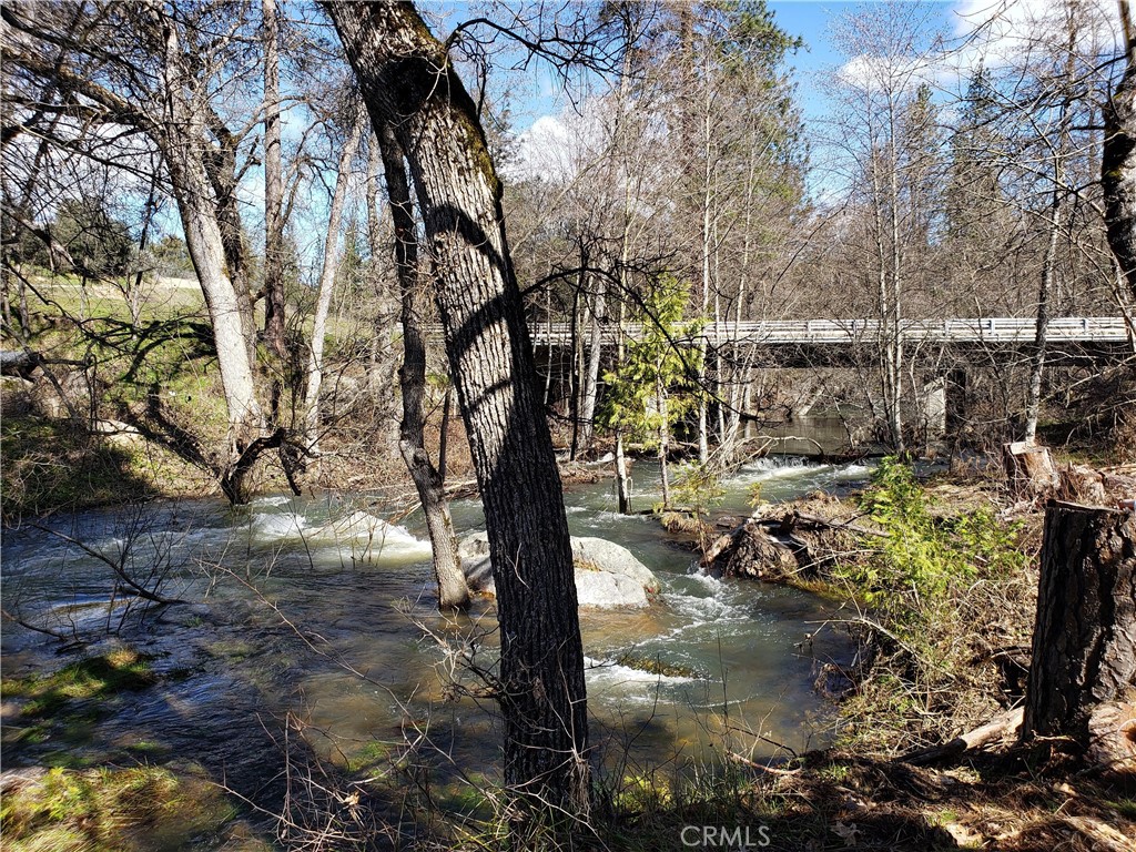 Land in North Fork