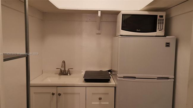 APT-3 - 729 Ne 6 Th St, Home with 1 bedrooms, 1 bathrooms and null parking in Hallandale Beach FL | Image 5