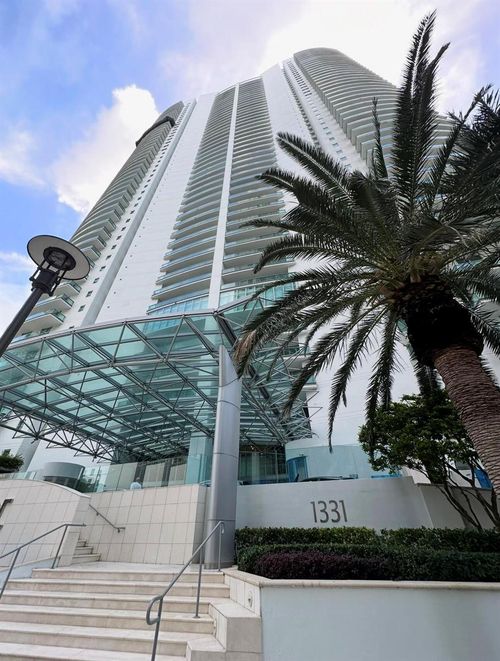 4407-1331 Brickell Bay Dr, Miami, FL, 33131-3690 | Card Image
