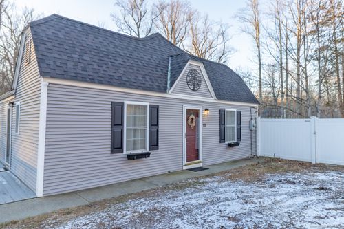 135 W High St, East Hampton, CT, 06424-2115 | Card Image