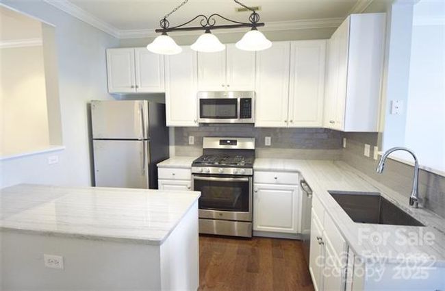 558 E 9 Th St, Condo with 2 bedrooms, 3 bathrooms and null parking in Charlotte NC | Image 4