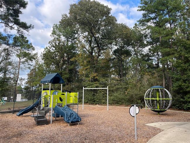 Pool area park | Image 13