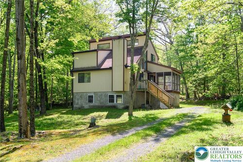 218 Blue Jay Ct, Bushkill, PA, 18324-7720 | Card Image