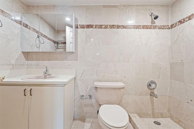 2B - 77 Crandon Blvd, Condo with 1 bedrooms, 2 bathrooms and null parking in Key Biscayne FL | Image 24