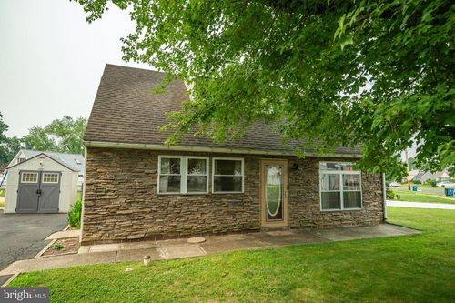 587 Arbor Rd, Morrisville, PA, 19067-7501 | Card Image