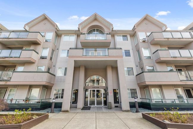 208 - 33728 King Road, Condo with 2 bedrooms, 2 bathrooms and 2 parking in Abbotsford BC | Image 1