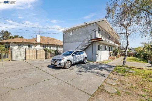 2828 22nd Ave, Oakland, CA, 94606-3571 | Card Image