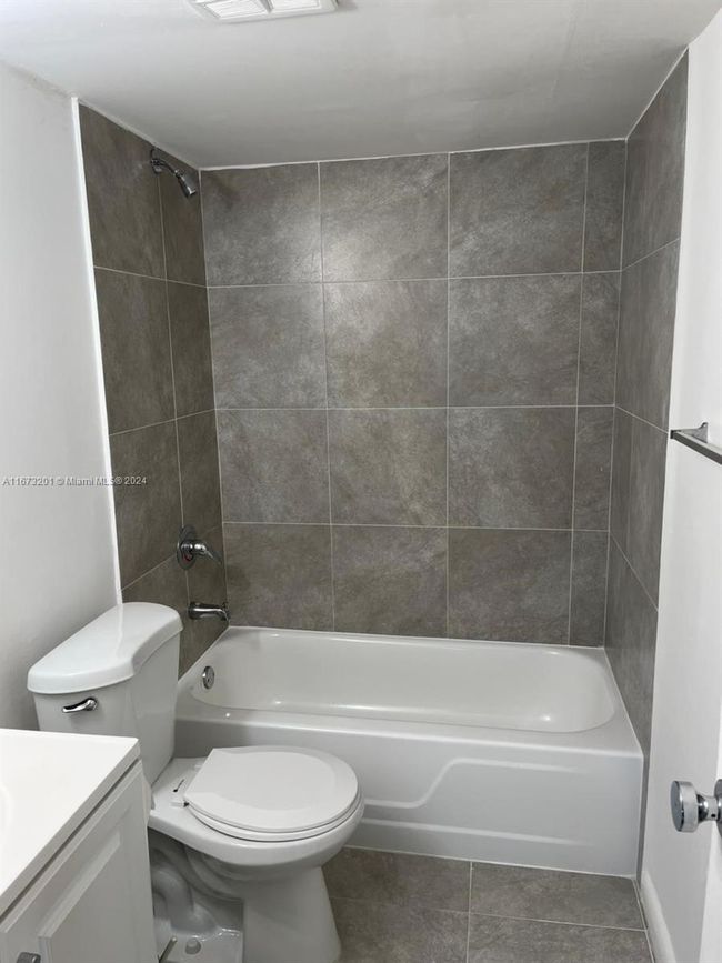 APT-205 - 16508 Ne 26 Th Ave, Condo with 2 bedrooms, 2 bathrooms and null parking in North Miami Beach FL | Image 9