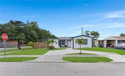 6671 Cody St, House other with 3 bedrooms, 2 bathrooms and null parking in Hollywood FL | Image 1