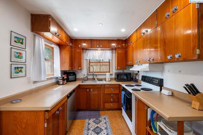 312 Nw Harrison St, Home with 2 bedrooms, 2 bathrooms and null parking in Pullman WA | Image 6