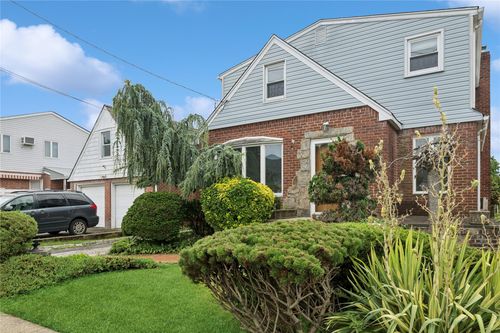 1111 Theodora St, Franklin Square, NY, 11010-1532 | Card Image