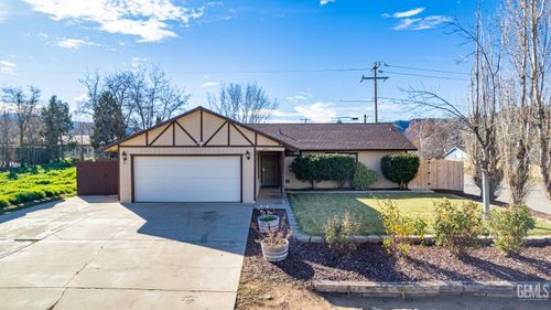 21191 Santa Barbara Dr, Tehachapi, CA, 93561-6732 | Card Image