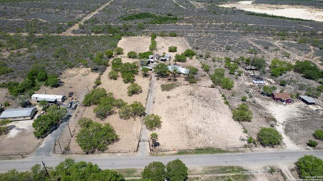 1390 Windmill Rd, House other with 2 bedrooms, 2 bathrooms and null parking in Uvalde TX | Image 34