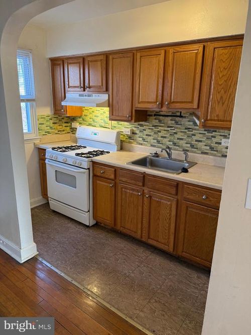 824 Glenwood Ave, BALTIMORE, MD, 21212-4301 | Card Image