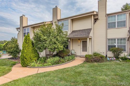 1231 Mangrove Ln, Saint Louis, MO, 63125-5651 | Card Image