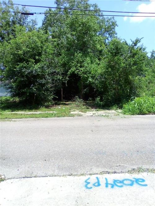 2027 Benton St, New Orleans, LA, 70117-2327 | Card Image