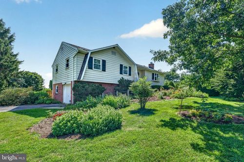 1277 S Colebrook Rd, MANHEIM, PA, 17545-8658 | Card Image