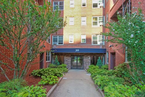 apt-4c-30 N Broadway, White Plains, NY, 10601-2128 | Card Image