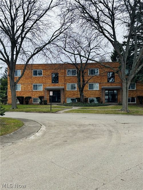 2-21045 Southbend Circle, Rocky River, OH, 44116 | Card Image