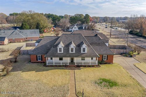 990 Eagle Ridge Cv, Hernando, MS, 38632-7214 | Card Image