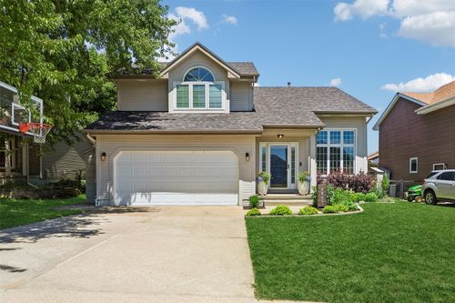 6805 Brookview Dr, Urbandale, IA, 50322-8021 | Card Image