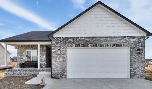 725 N Wakefield Ave, Valley Center, KS, 67147-3205 | Card Image