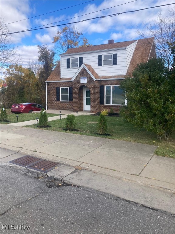 Palm Dr, Weirton, WV 26062