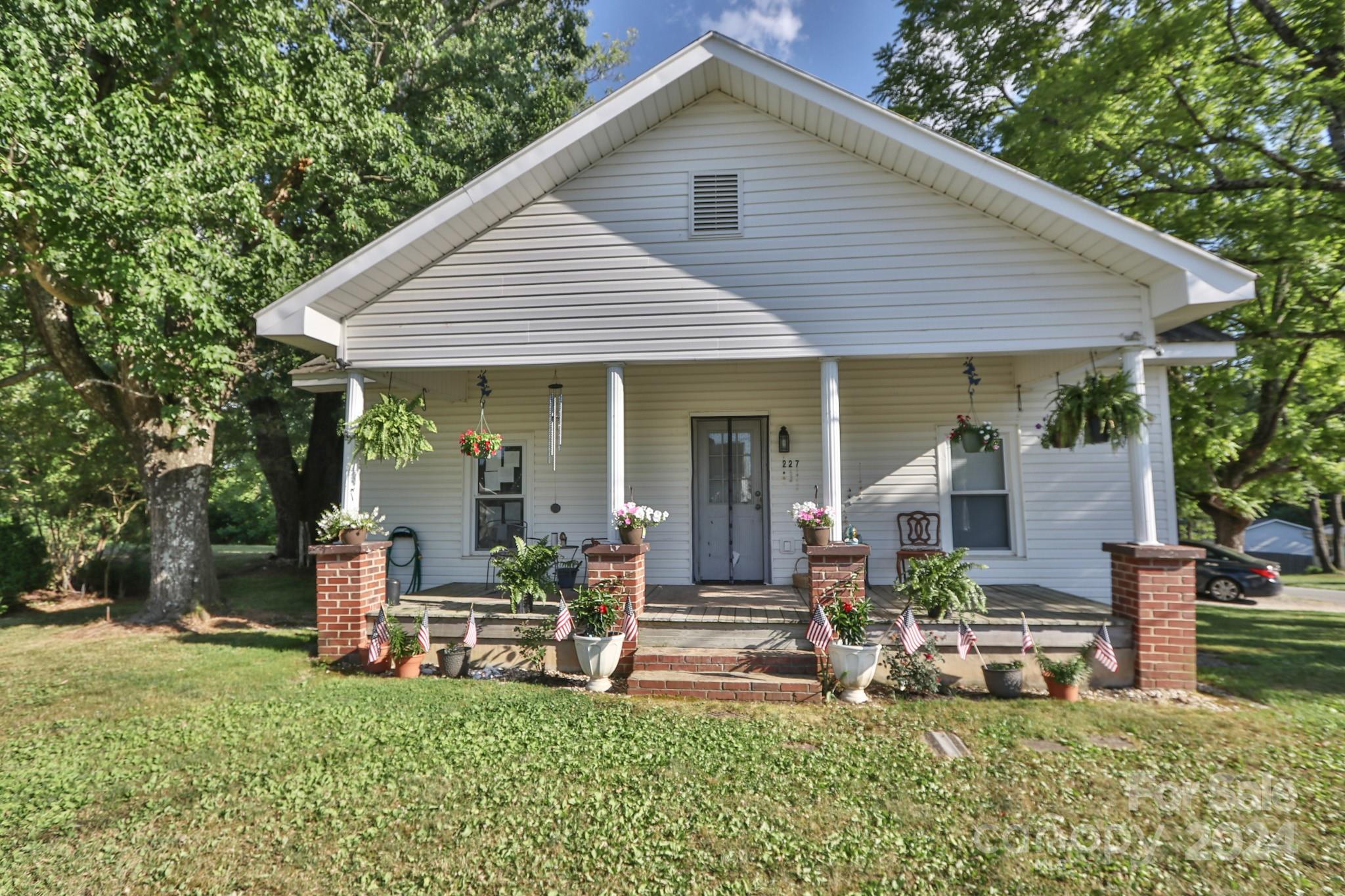 Cedarbrook Rd, Jonesville, NC 28642