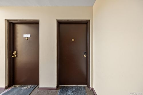 402 Kennedy Dr, Spring Valley, NY, 10977-5373 | Card Image