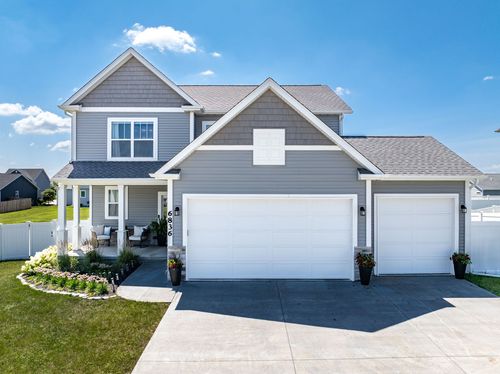 6836 Matthews Ct, Bettendorf, IA, 52722-3189 | Card Image