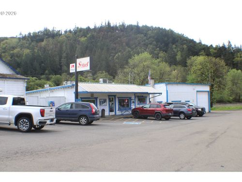 8833 Old Highway 99 N, Roseburg, OR, 97470-8028 | Card Image