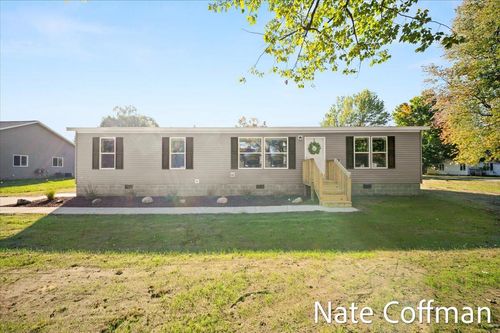 326 Willow St, Howard City, MI, 49329-9444 | Card Image