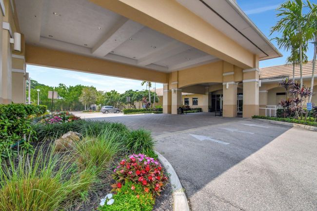 6858 Fountains Cir, Condo with 3 bedrooms, 3 bathrooms and null parking in Lake Worth FL | Image 67