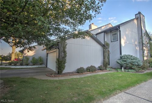1418 Easthill Square Ne, Canton, OH, 44714 | Card Image
