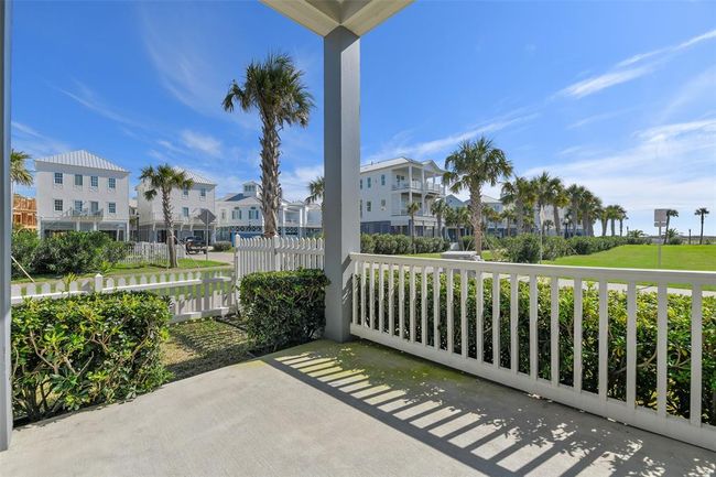 Covered patio on ground level | Image 41