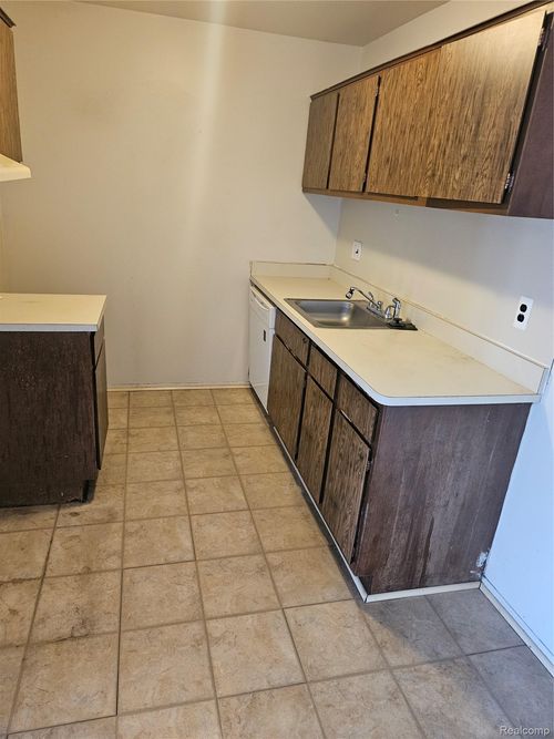 apt-17b-17140 Clinton River Rd, Clinton Township, MI, 48038-3489 | Card Image