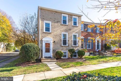 3201 White Flint Ct, OAKTON, VA, 22124-2716 | Card Image