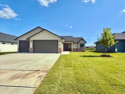 5404 N Toben Ct, Bel Aire, KS, 67226-8866 | Card Image